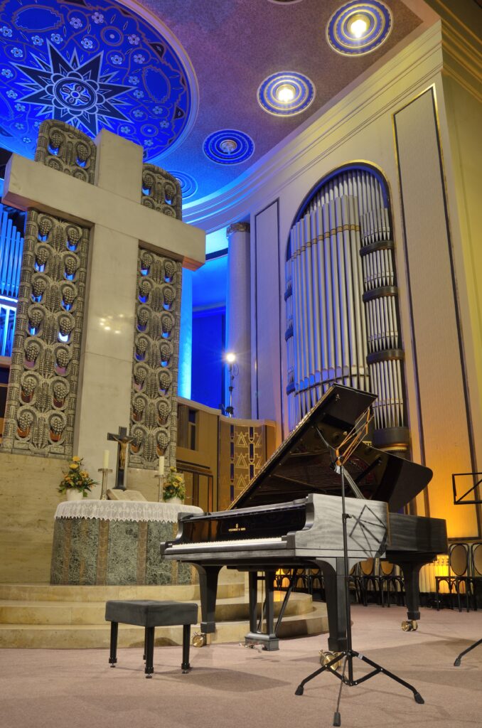 concert grand church