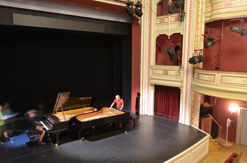 concert grand theatre